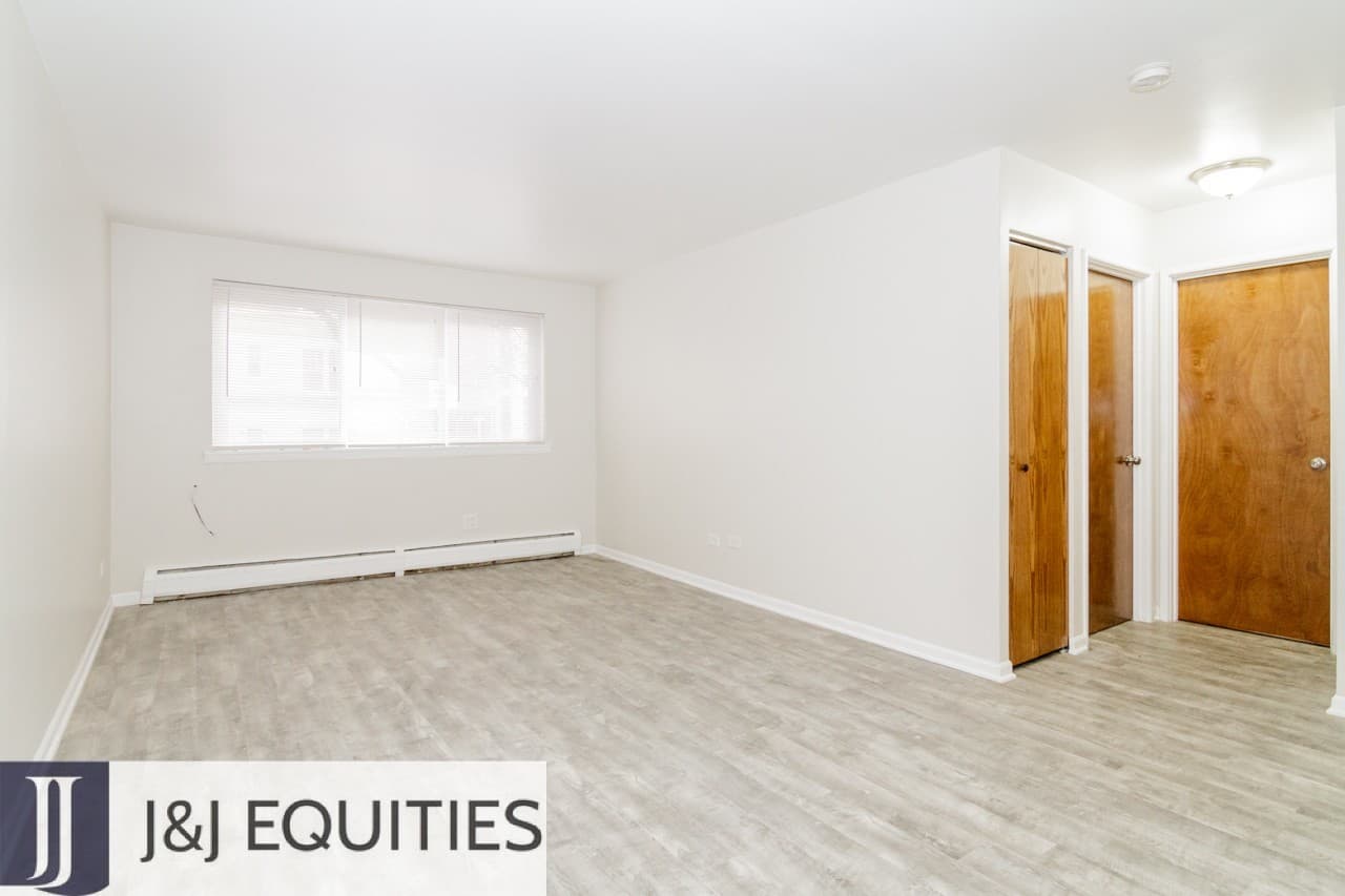 Chicago Apartment: 1040 W. Hollywood