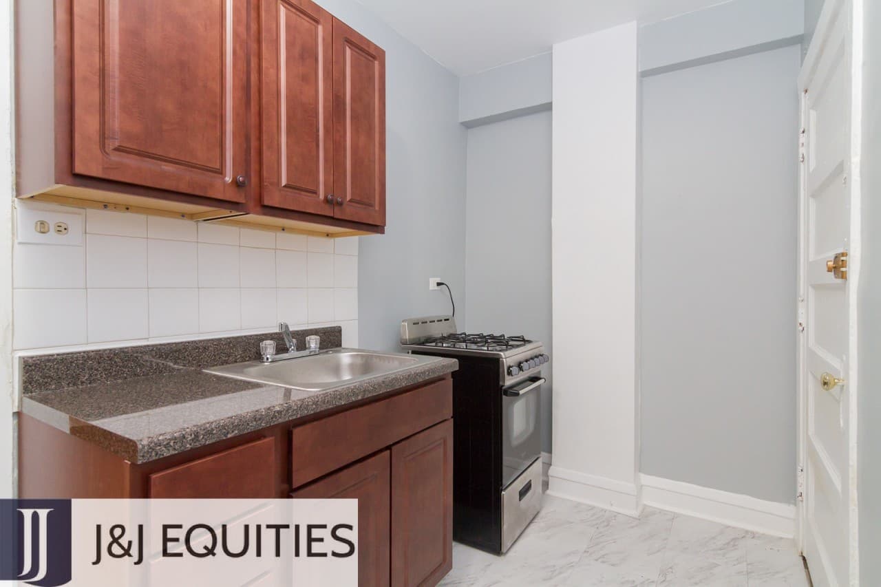 Chicago Apartment: 4600 - 4608 N. Beacon St.