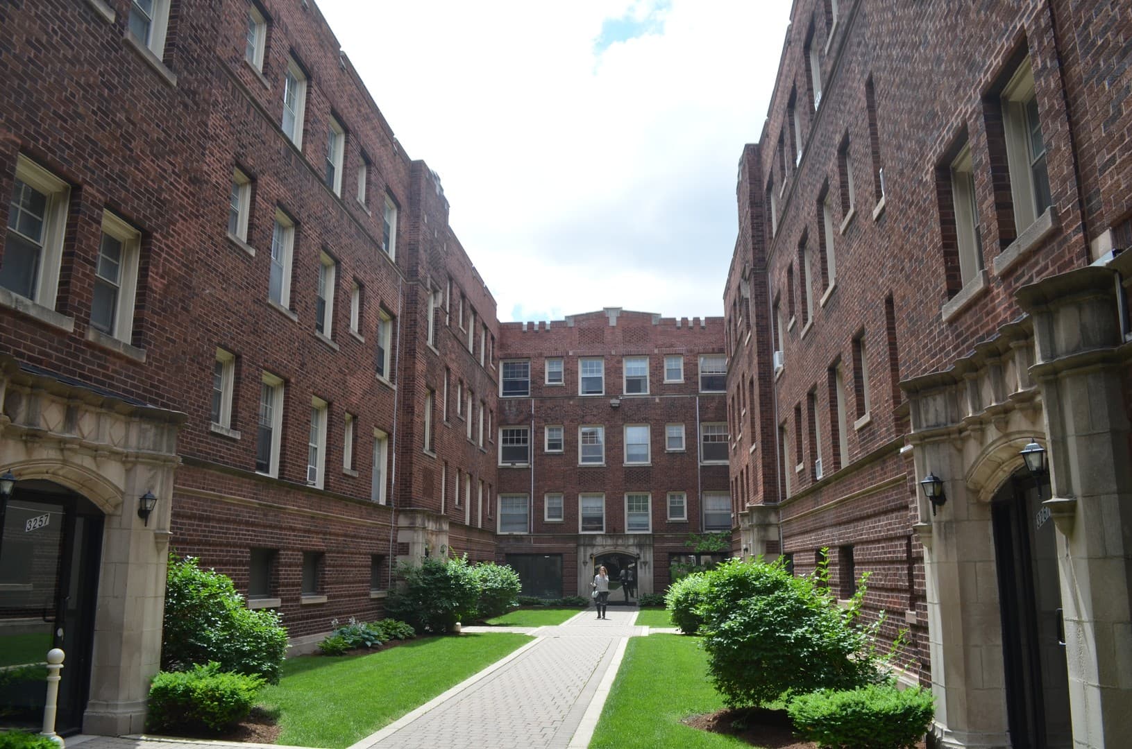 Chicago Apartment: 3257 - 3267 W. Wrightwood Ave