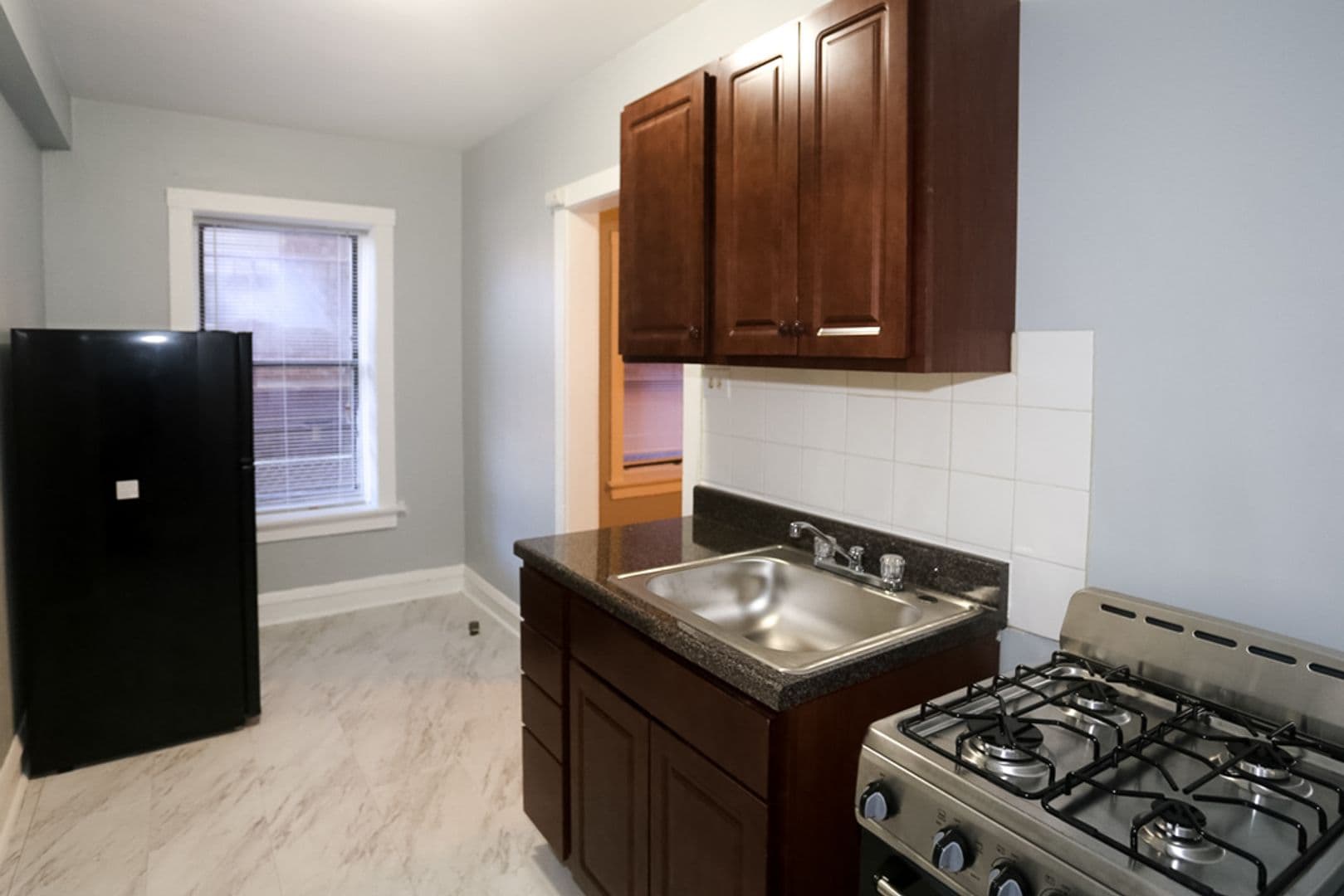 Chicago Apartment: 4600 - 4608 N. Beacon St.
