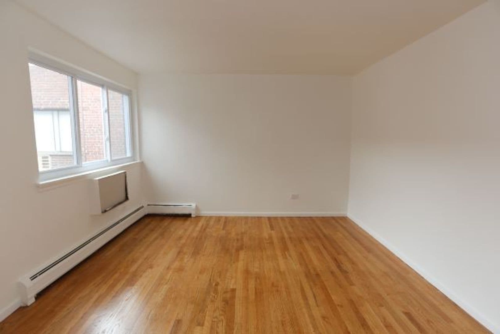 Chicago Apartment: 1040 W. Hollywood