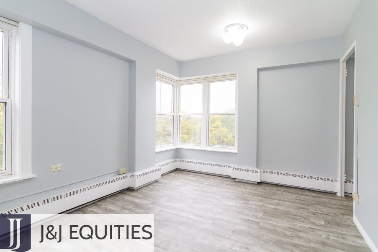 Chicago Apartment: 7333 N. Ridge Blvd