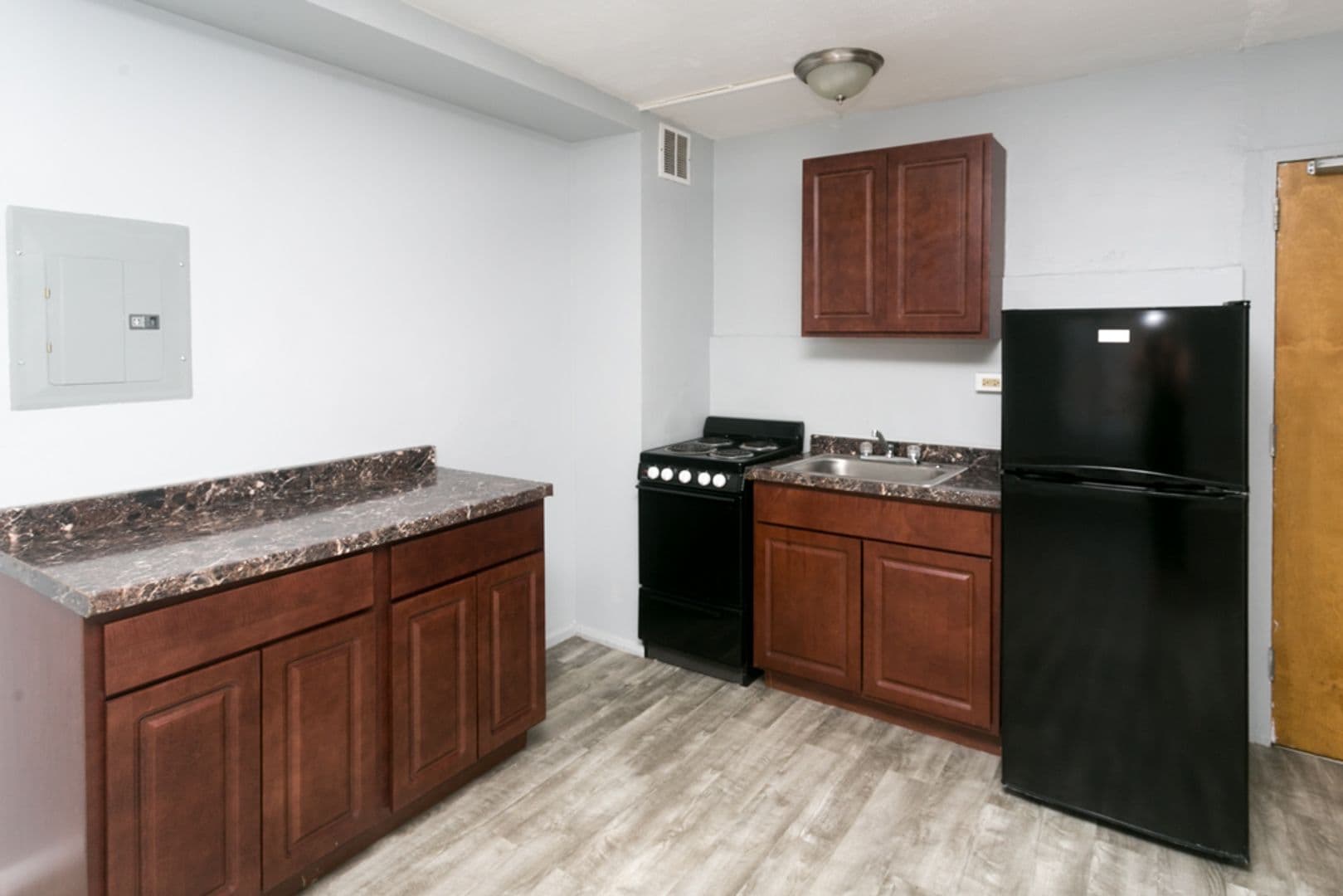 Chicago Apartment: 7333 N. Ridge Blvd