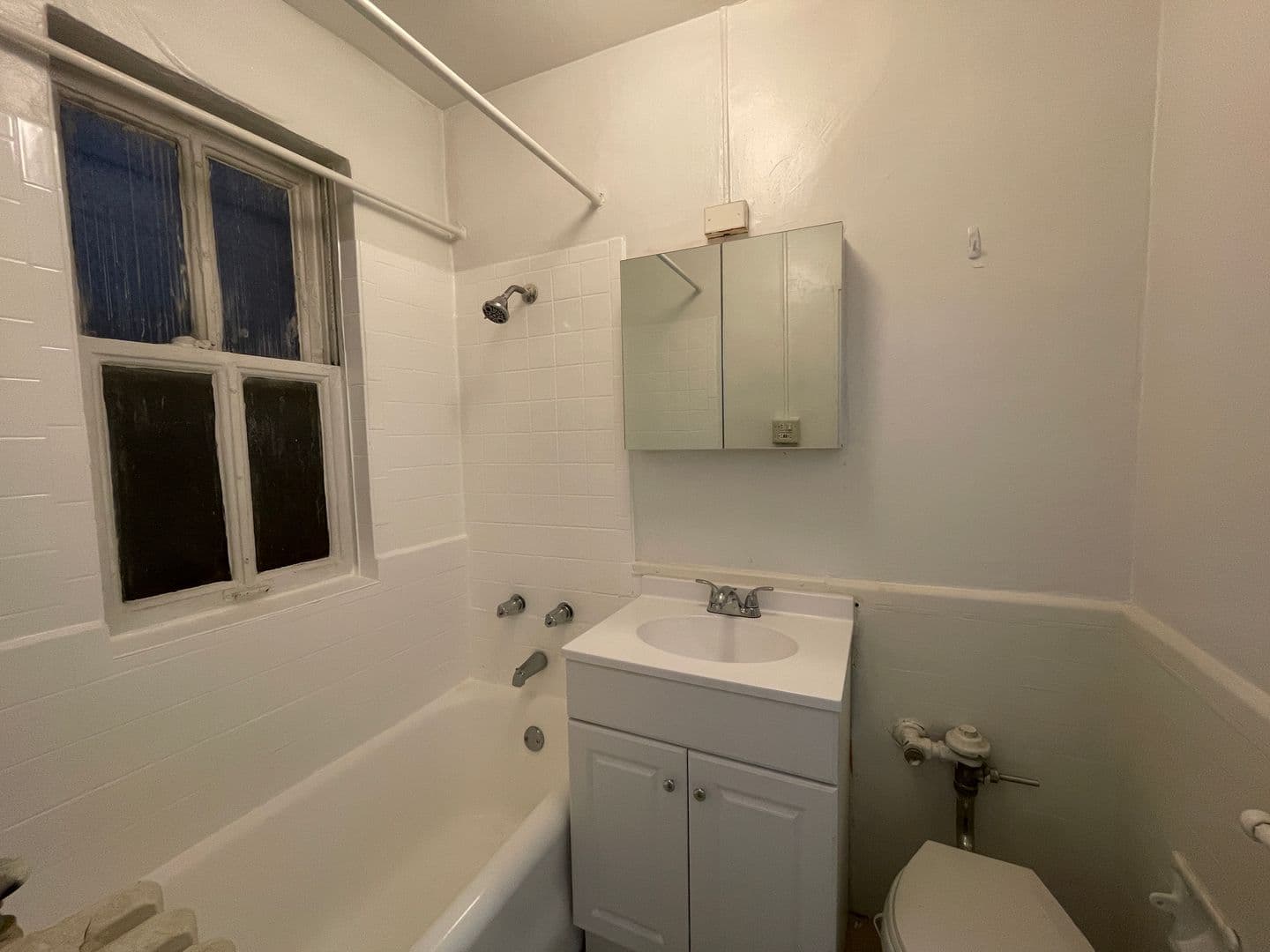 Chicago Apartment: 434 W. Wellington Ave