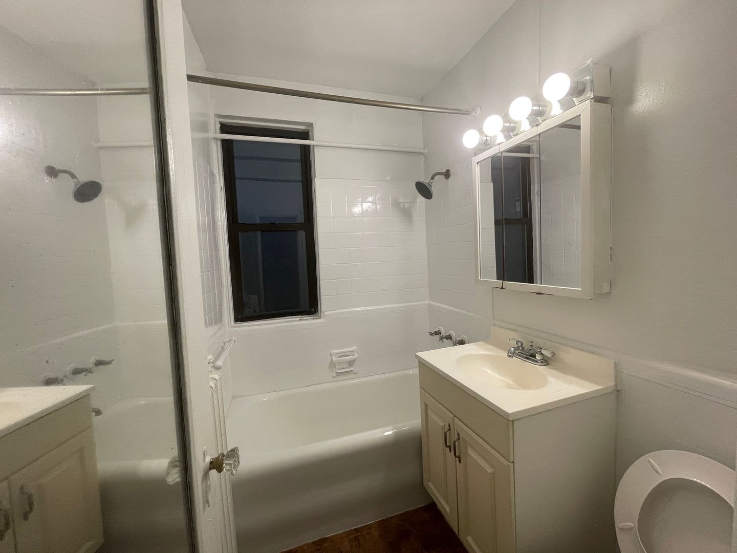 Chicago Apartment: 434 W. Wellington Ave