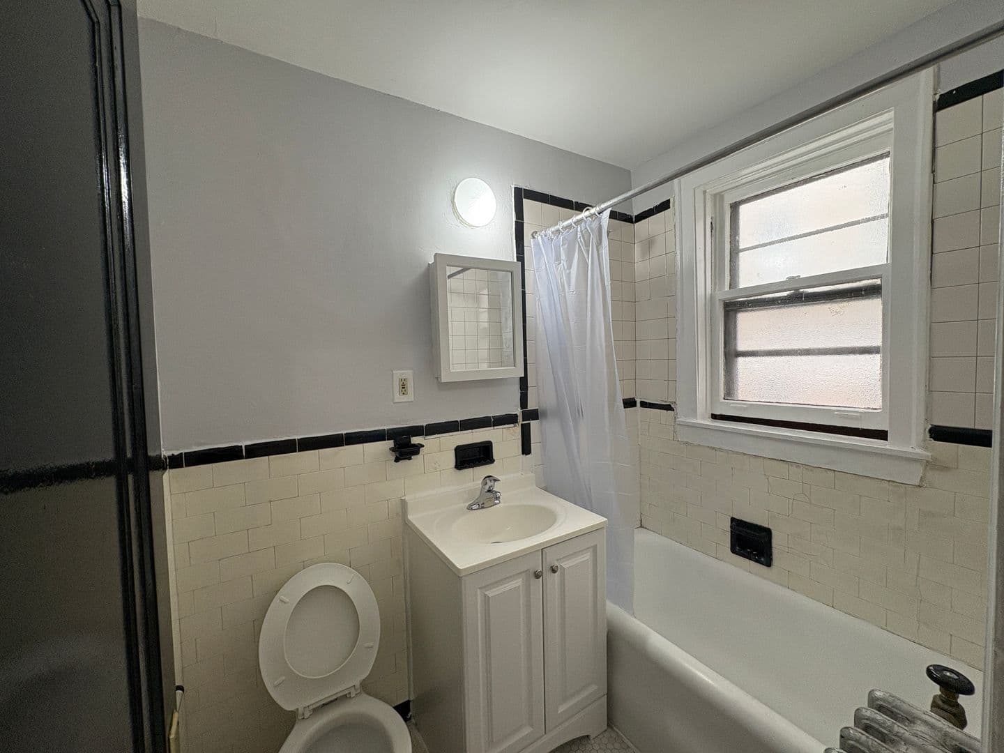 Chicago Apartment: 917 W Eastwood Ave