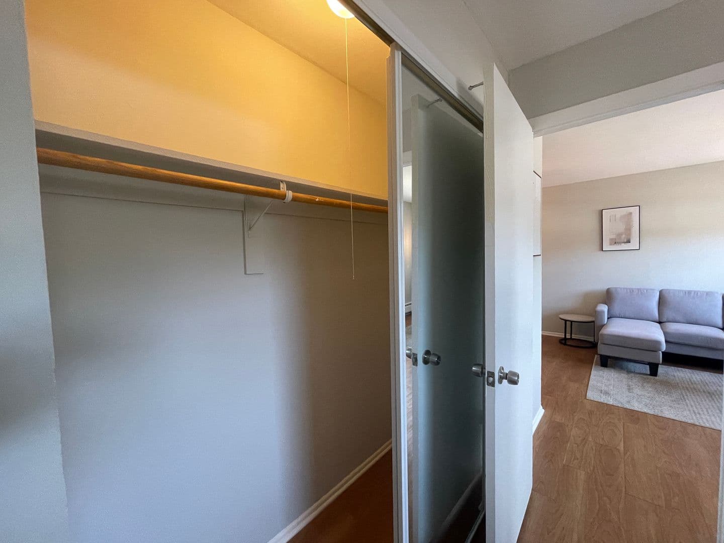 Chicago Apartment: 4543 N Dover St