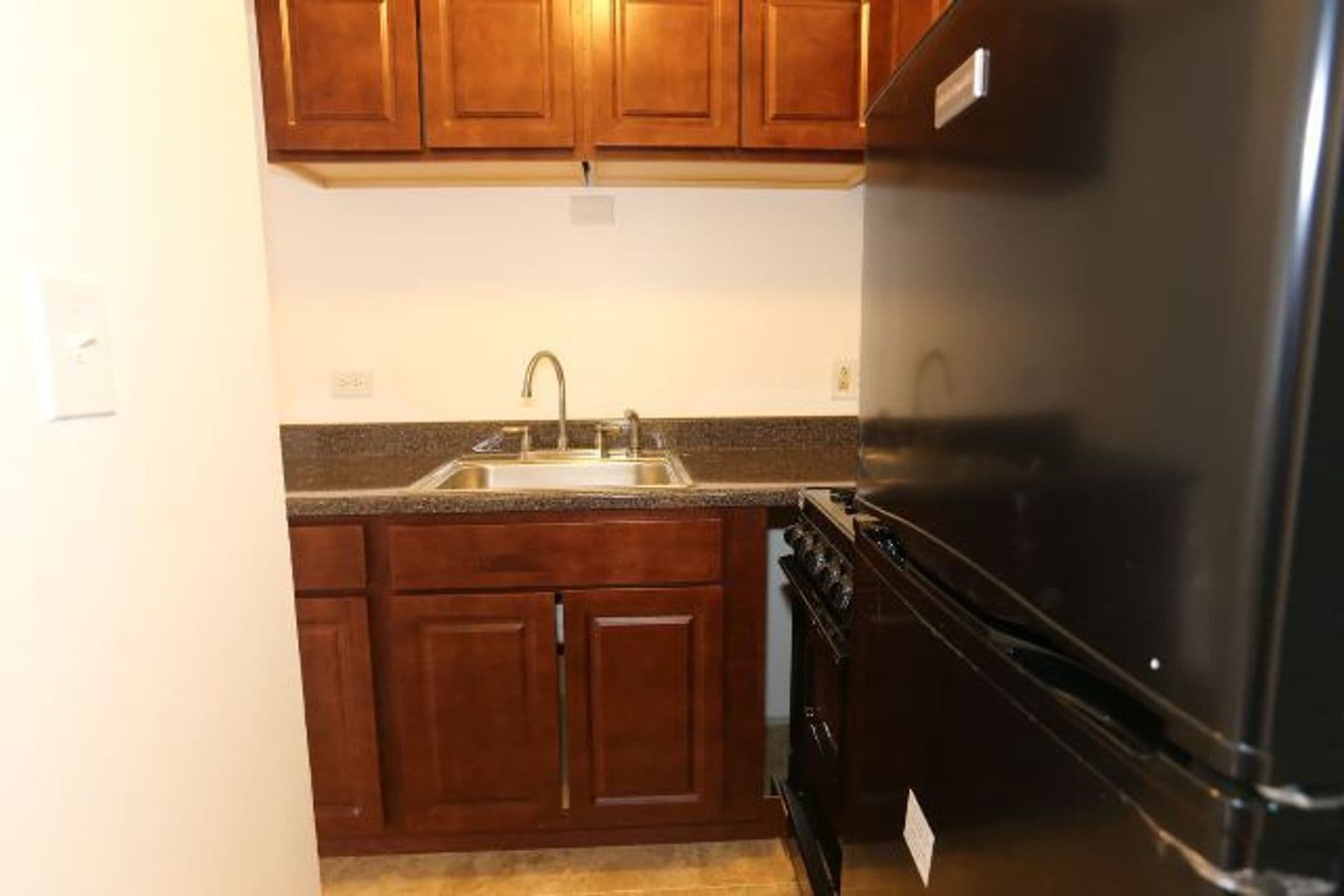 Chicago Apartment: 1040 W. Hollywood