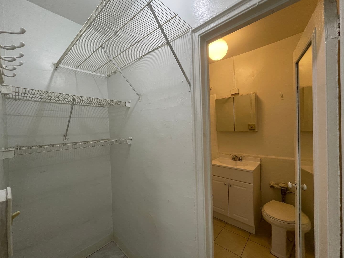Chicago Apartment: 434 W. Wellington Ave