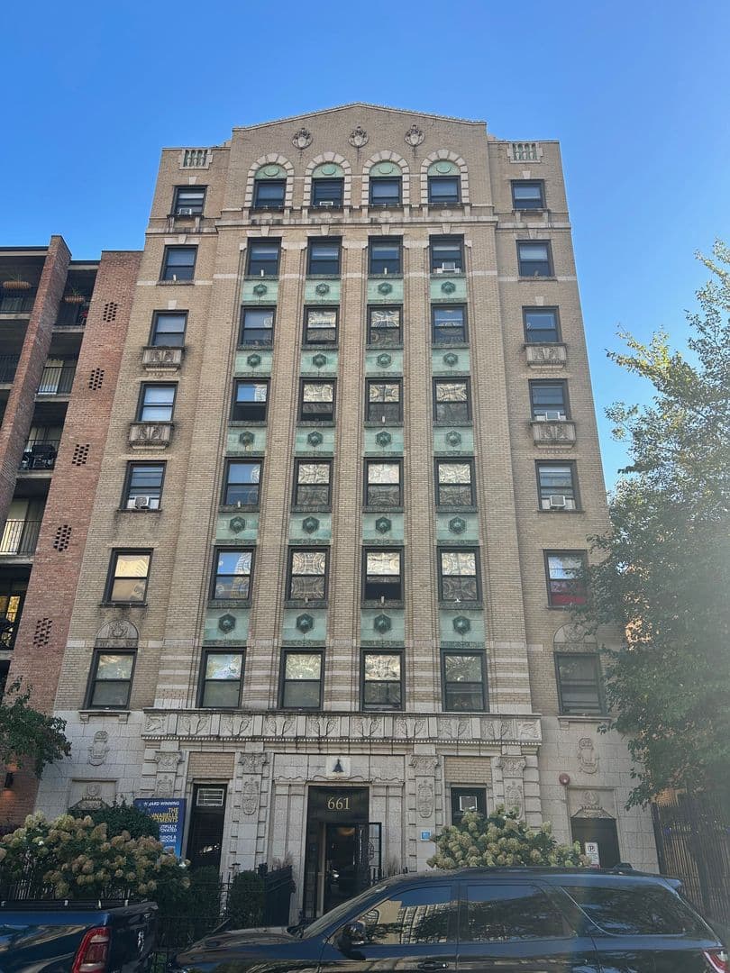 Chicago Apartment: 661 W Sheridan Rd