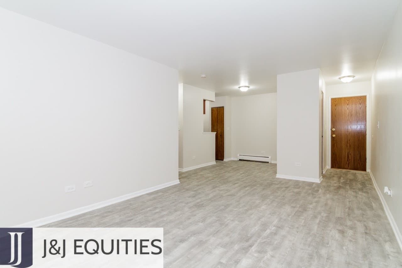 Chicago Apartment: 1040 W. Hollywood
