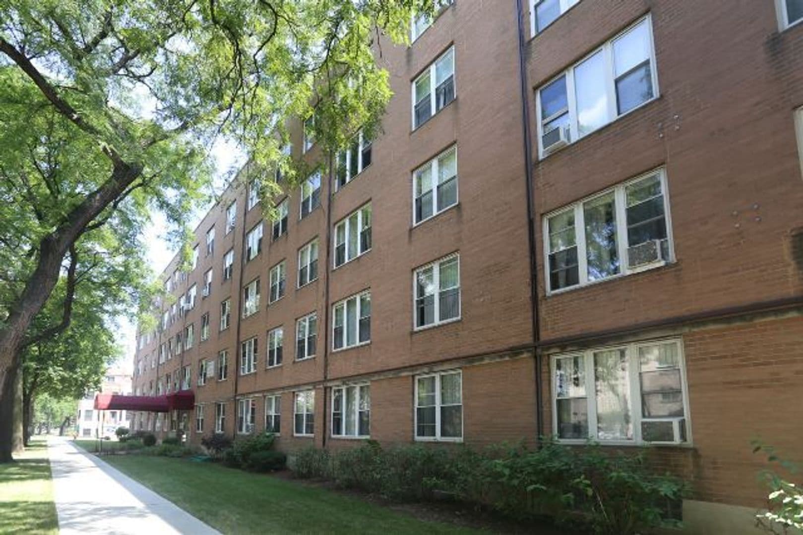 Chicago Apartment: 7333 N. Ridge Blvd