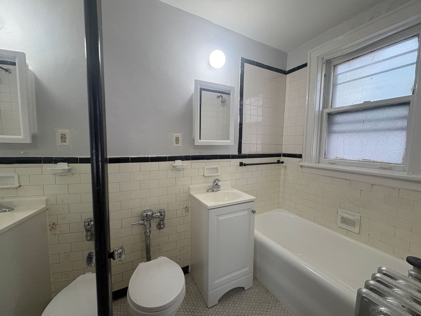 Chicago Apartment: 917 W Eastwood Ave
