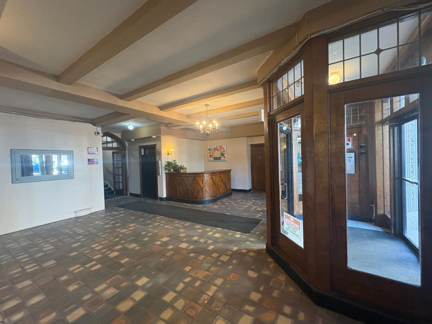 Chicago Apartment: 917 W Eastwood Ave