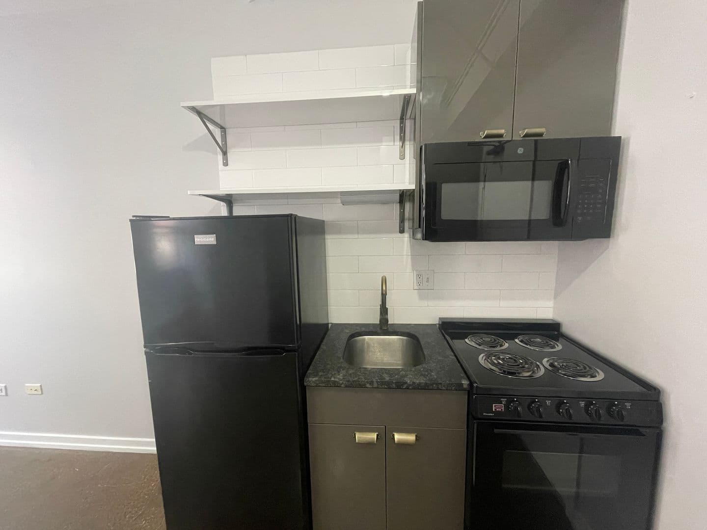 Chicago Apartment: 1132-1140 W Wilson Ave