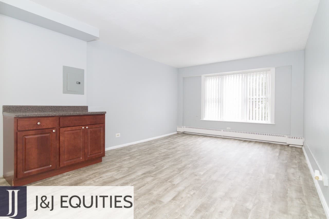 Chicago Apartment: 7333 N. Ridge Blvd