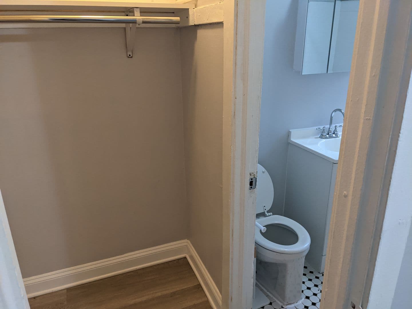 Chicago Apartment: 4600 - 4608 N. Beacon St.