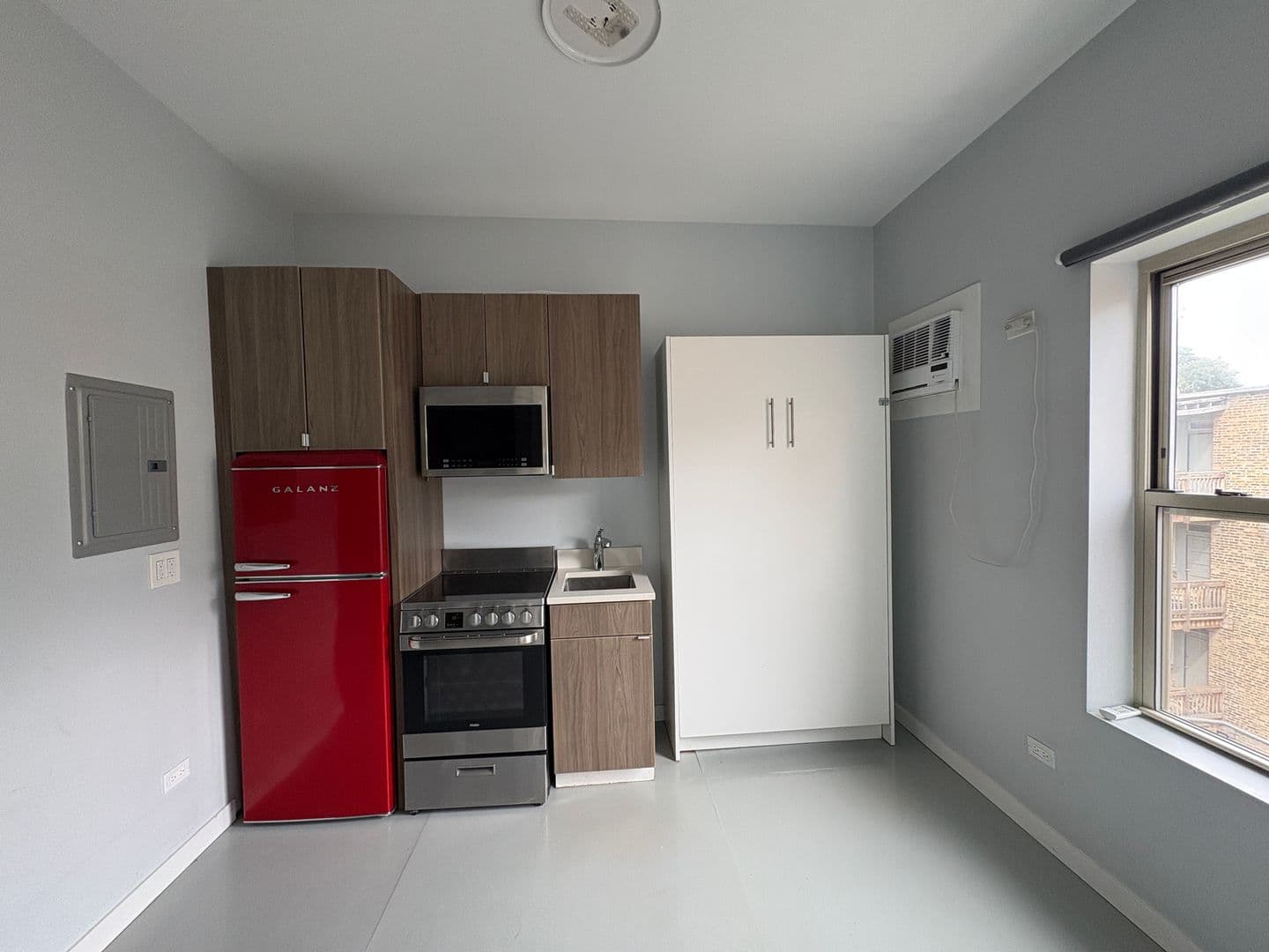 Chicago Apartment: 4700 N Racine Ave