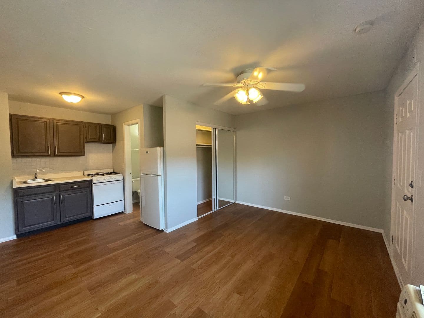 Chicago Apartment: 4543 N Dover St