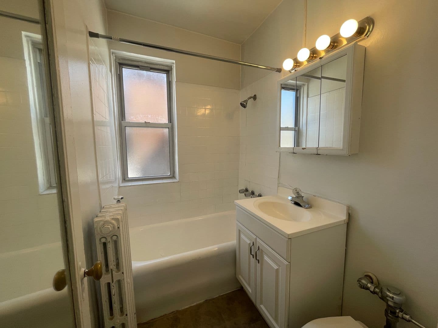 Chicago Apartment: 434 W. Wellington Ave