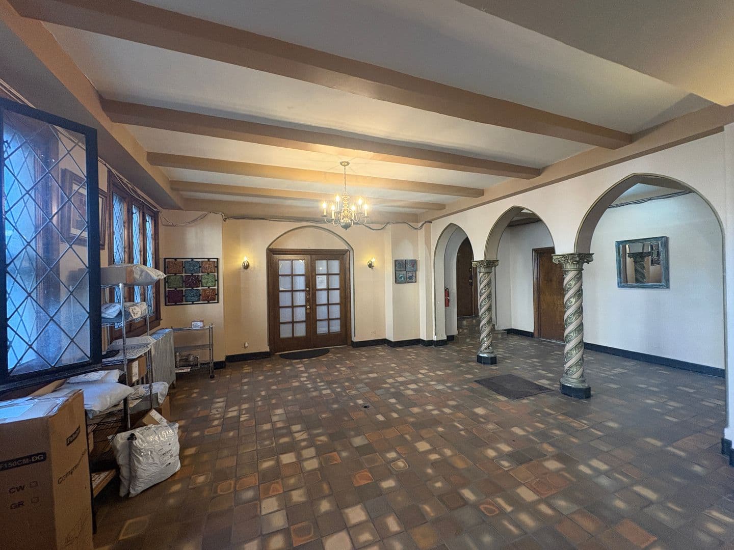Chicago Apartment: 917 W Eastwood Ave