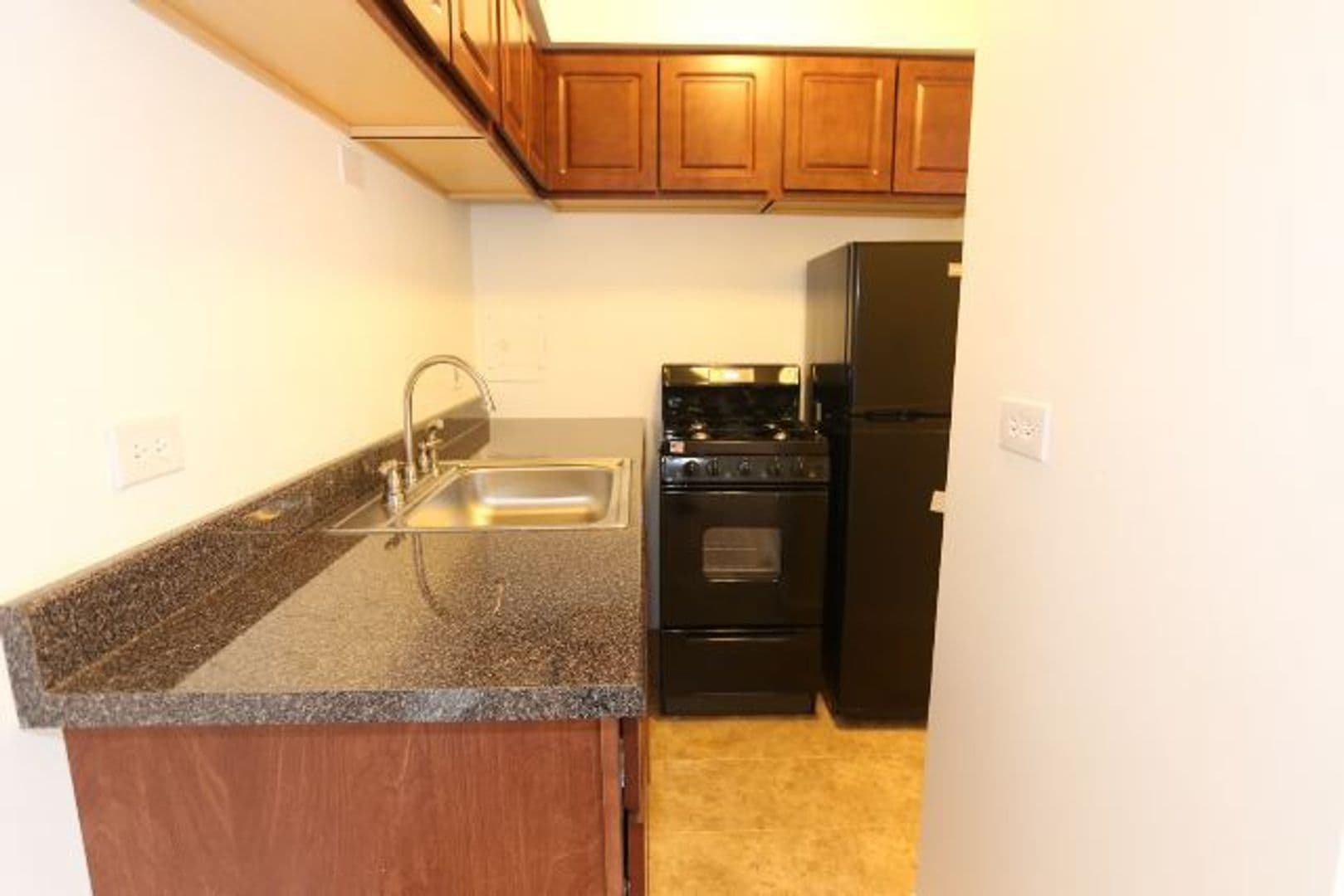 Chicago Apartment: 1040 W. Hollywood