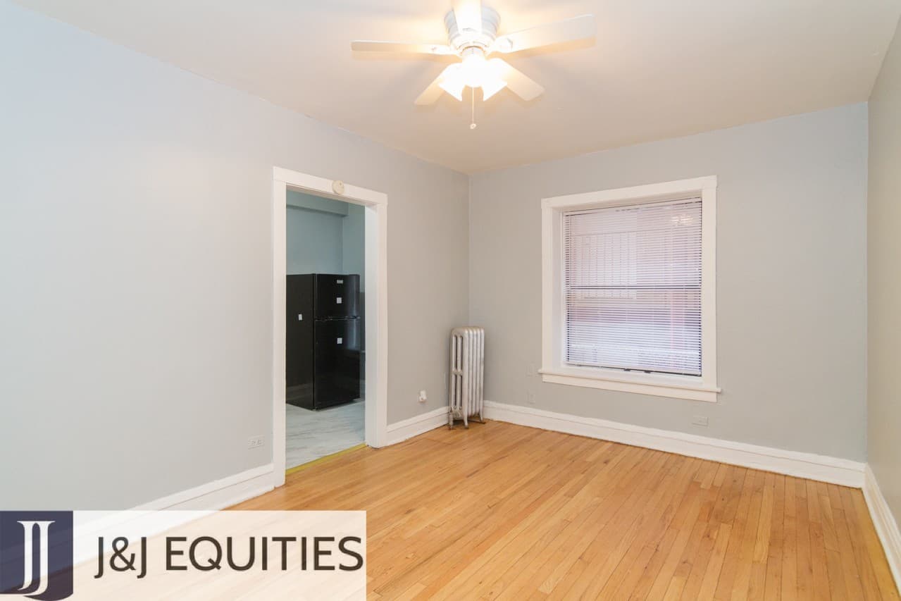 Chicago Apartment: 4600 - 4608 N. Beacon St.