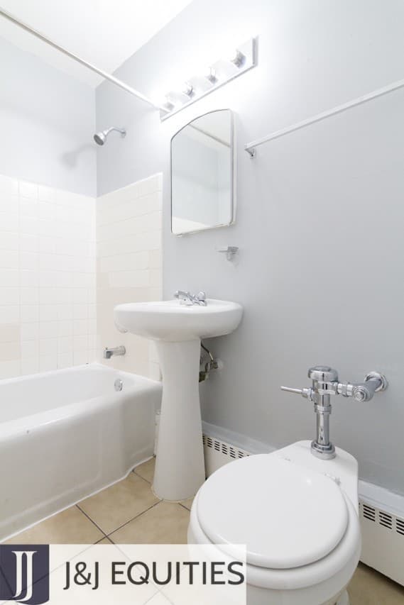 Chicago Apartment: 7333 N. Ridge Blvd