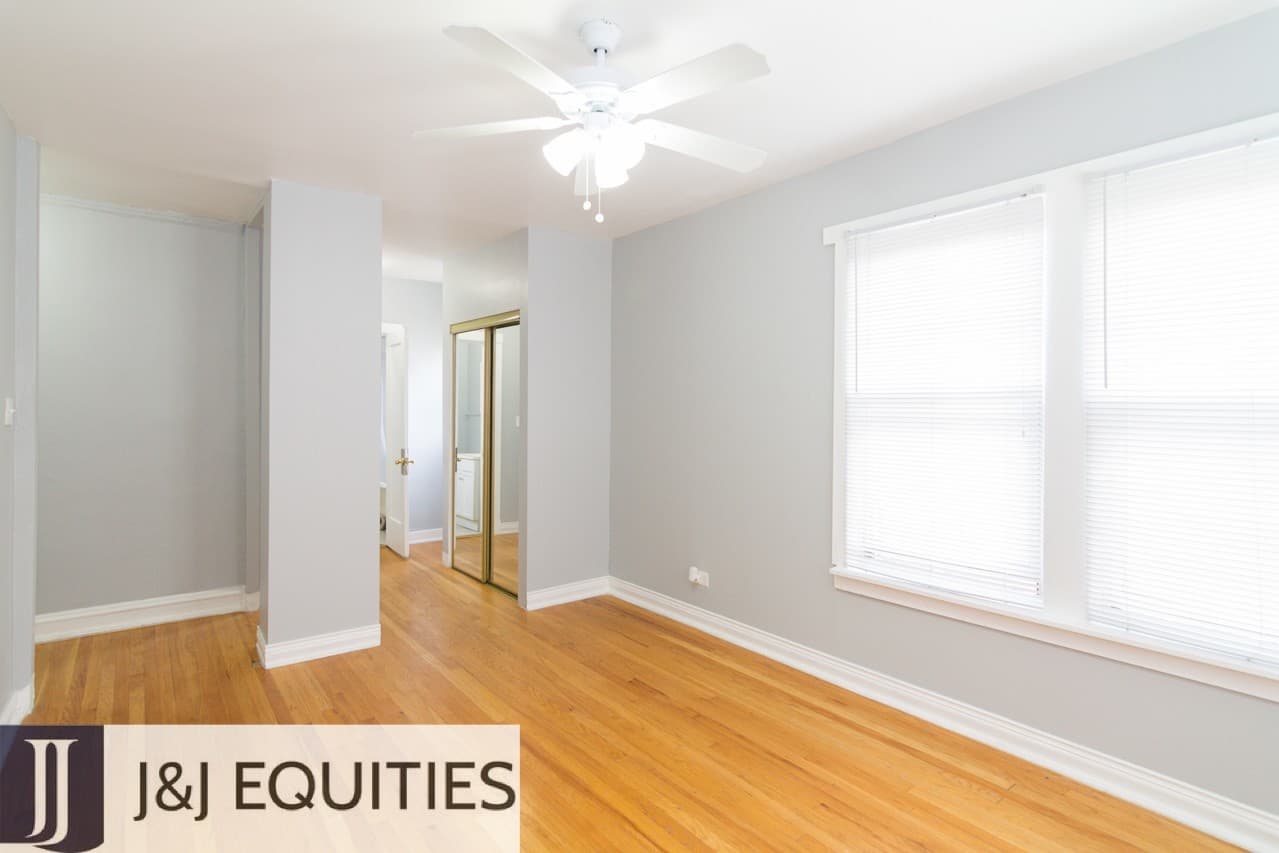 Chicago Apartment: 3257 - 3267 W. Wrightwood Ave