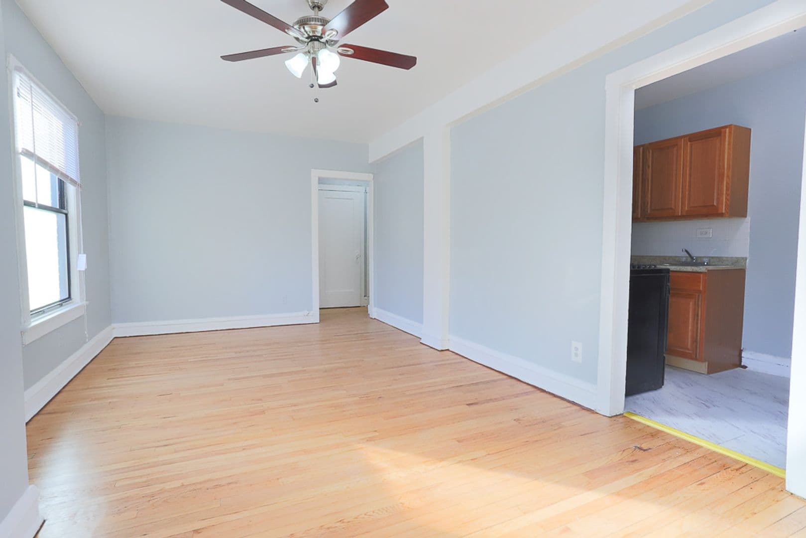 Chicago Apartment: 4600 - 4608 N. Beacon St.