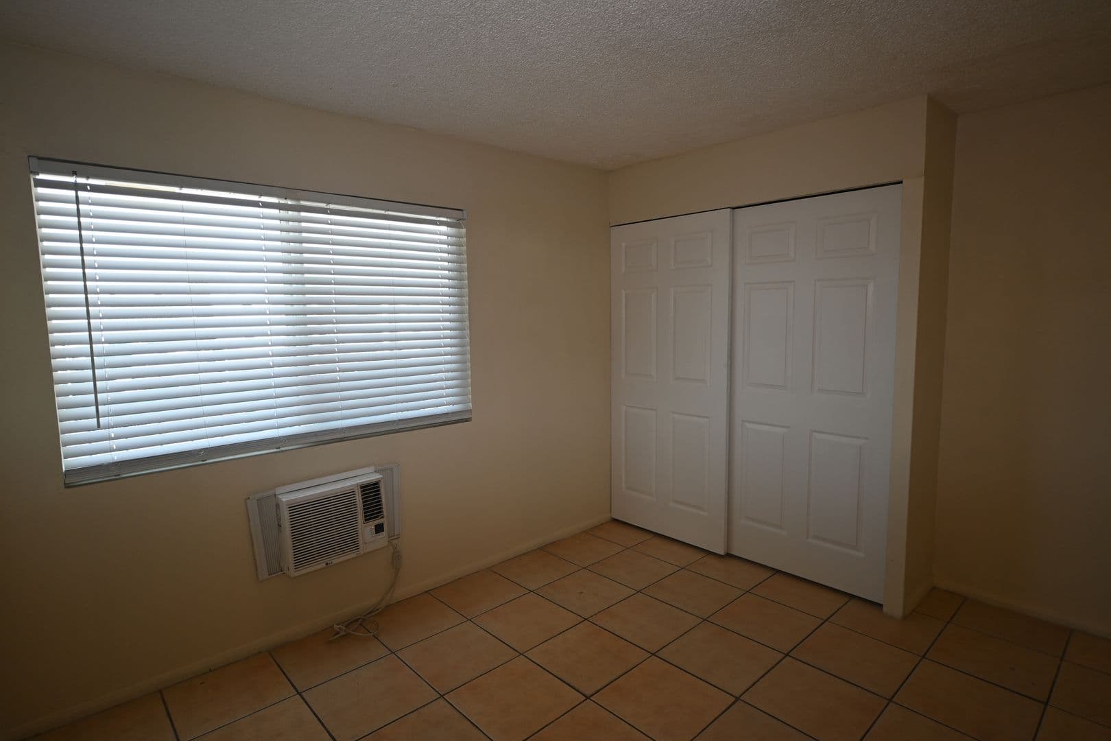 North Las Vegas Condo: 3021 E Carey Ave Unit 6