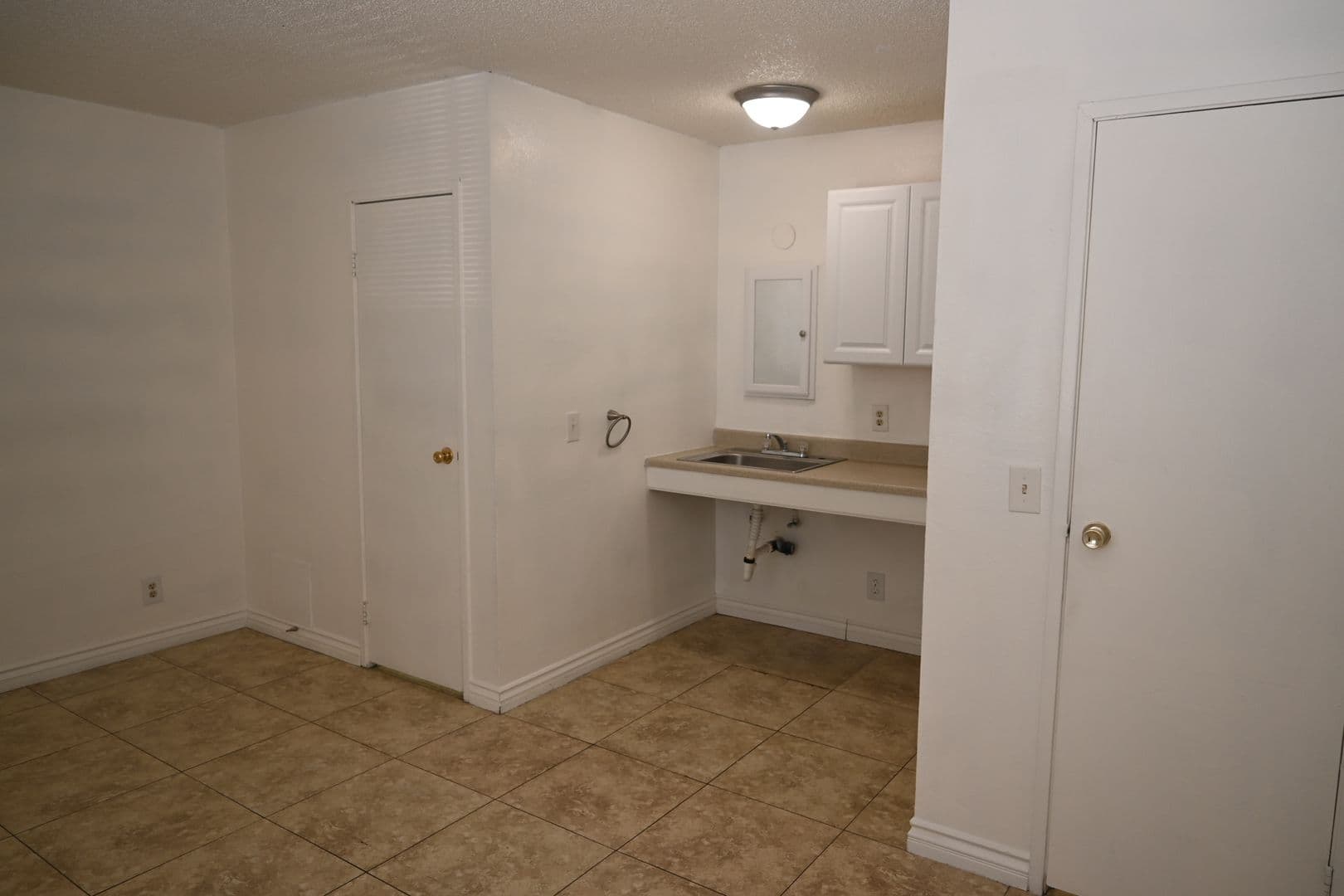 Henderson Condo: 303 EASTMINISTER CT #2