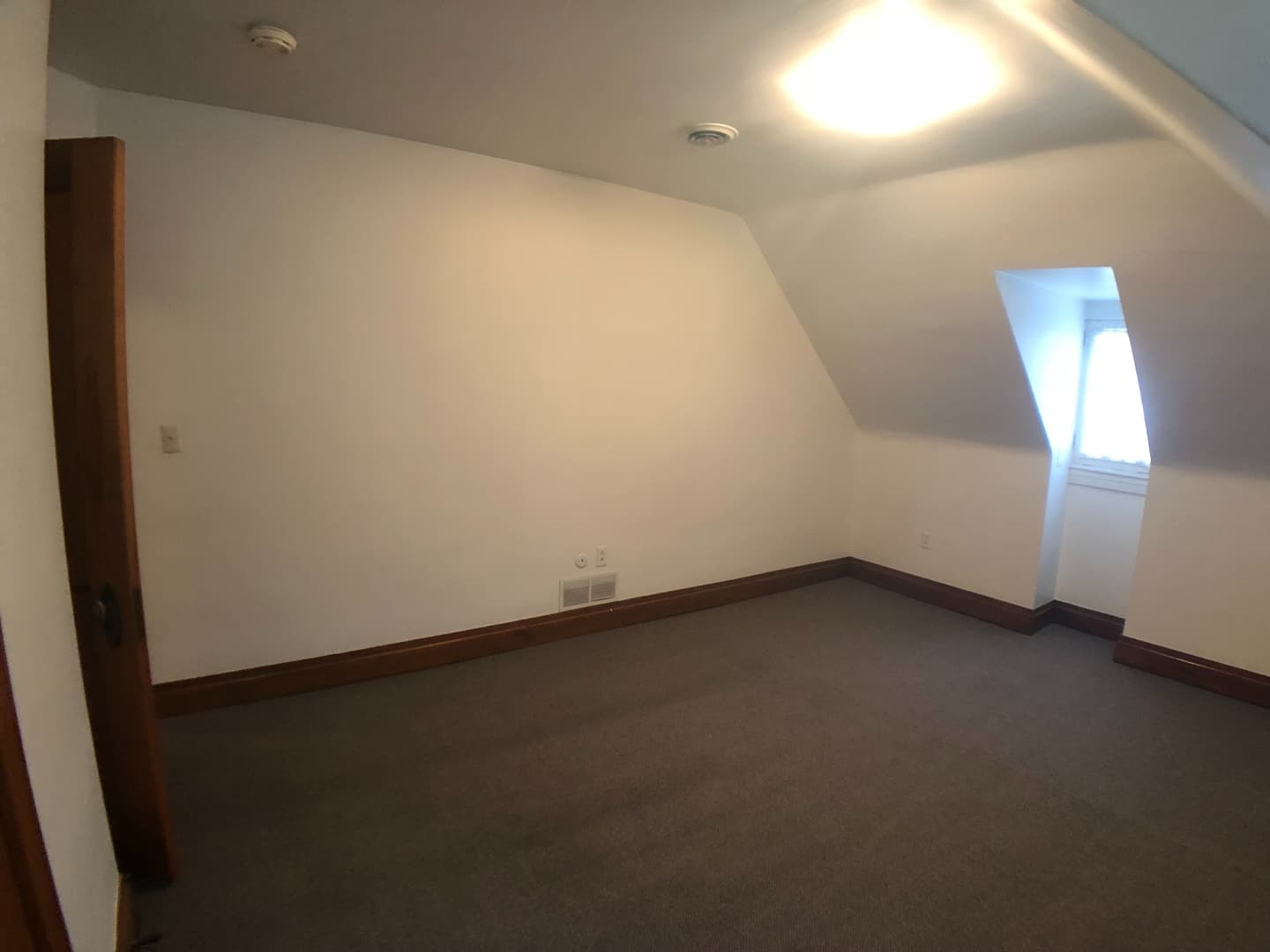 Washington Apartment: 598 East Maiden St.