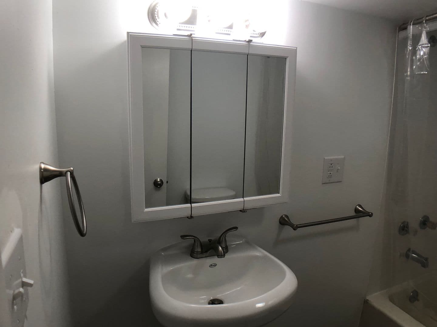 Washington Apartment: 562 - 564 East Maiden St.