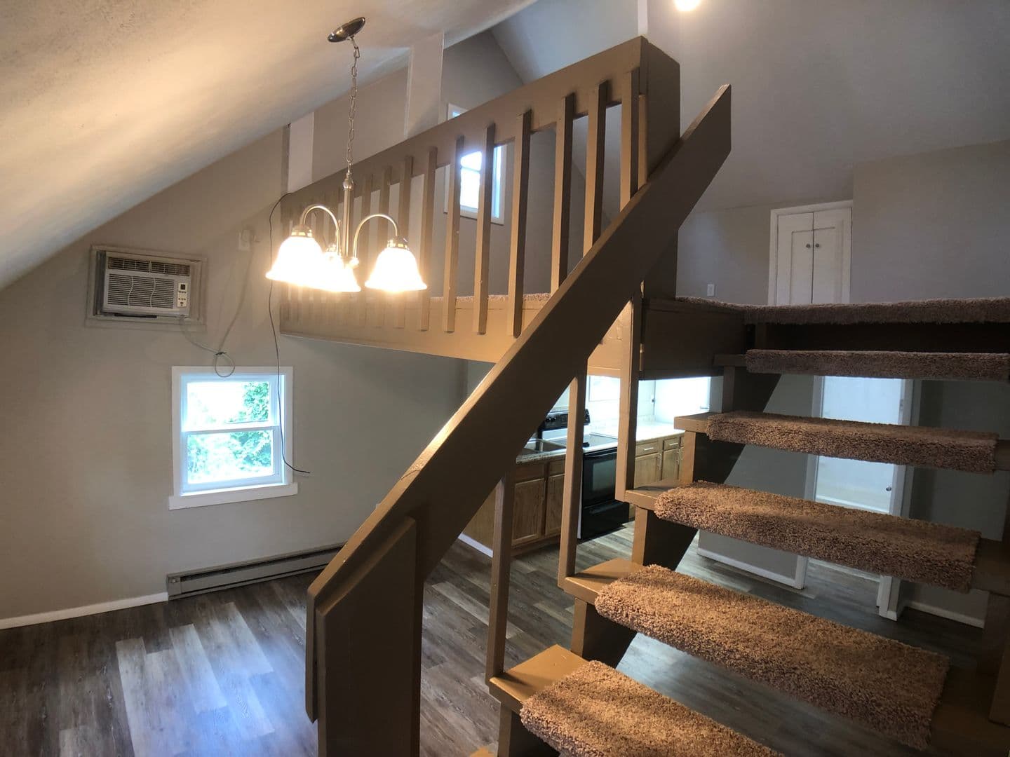 Washington Apartment: 562 - 564 East Maiden St.