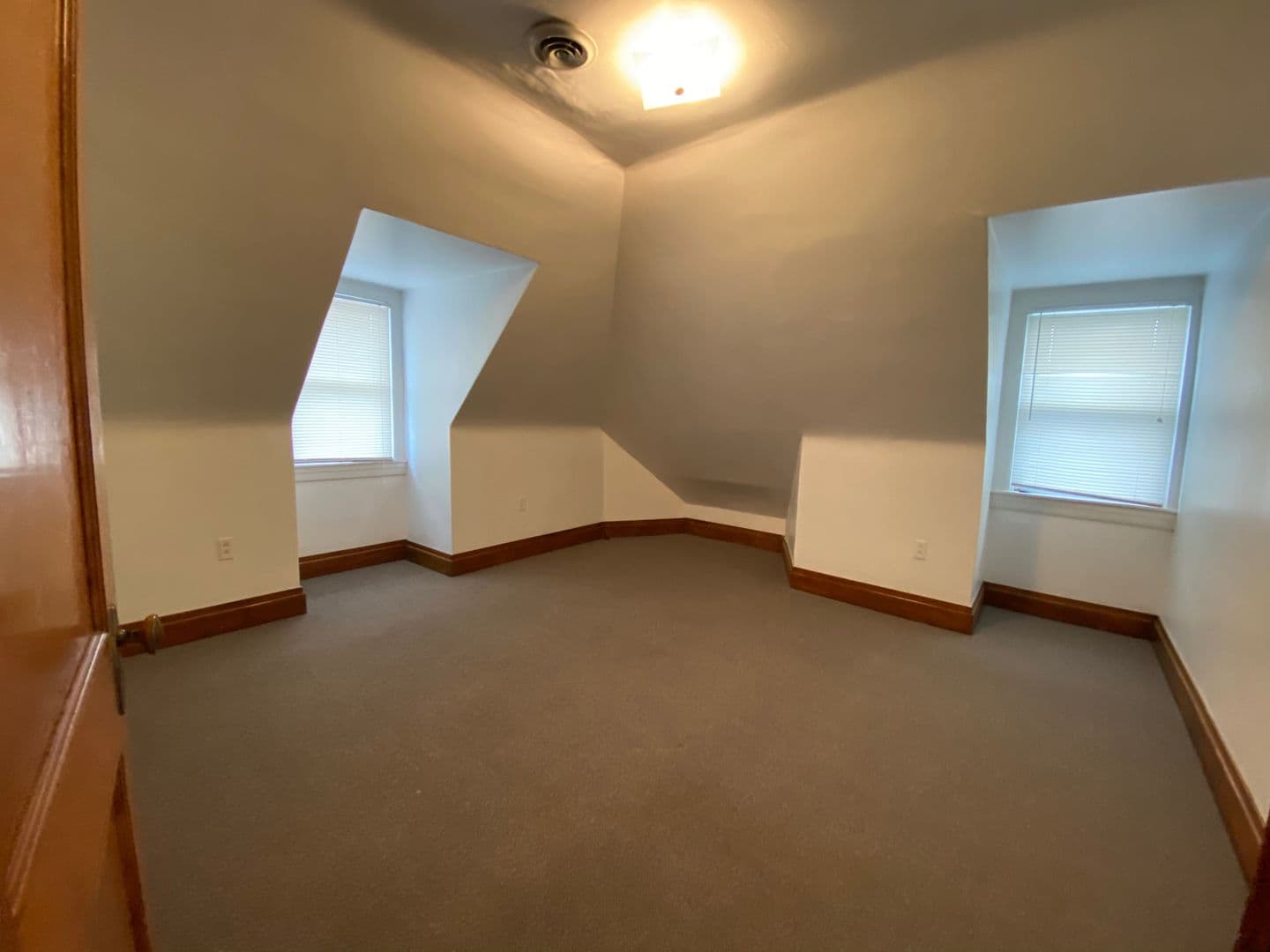 Washington Apartment: 598 East Maiden St.