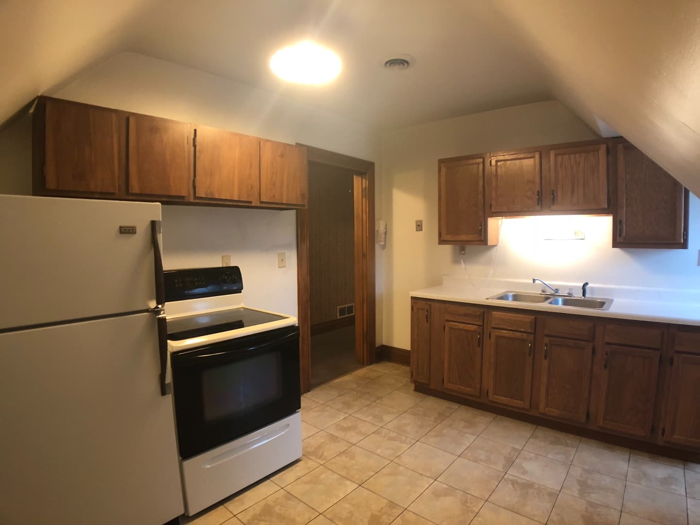 Washington Apartment: 598 East Maiden St.