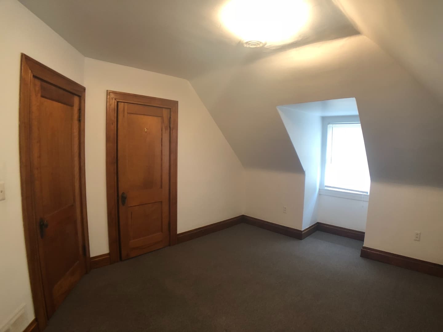 Washington Apartment: 598 East Maiden St.