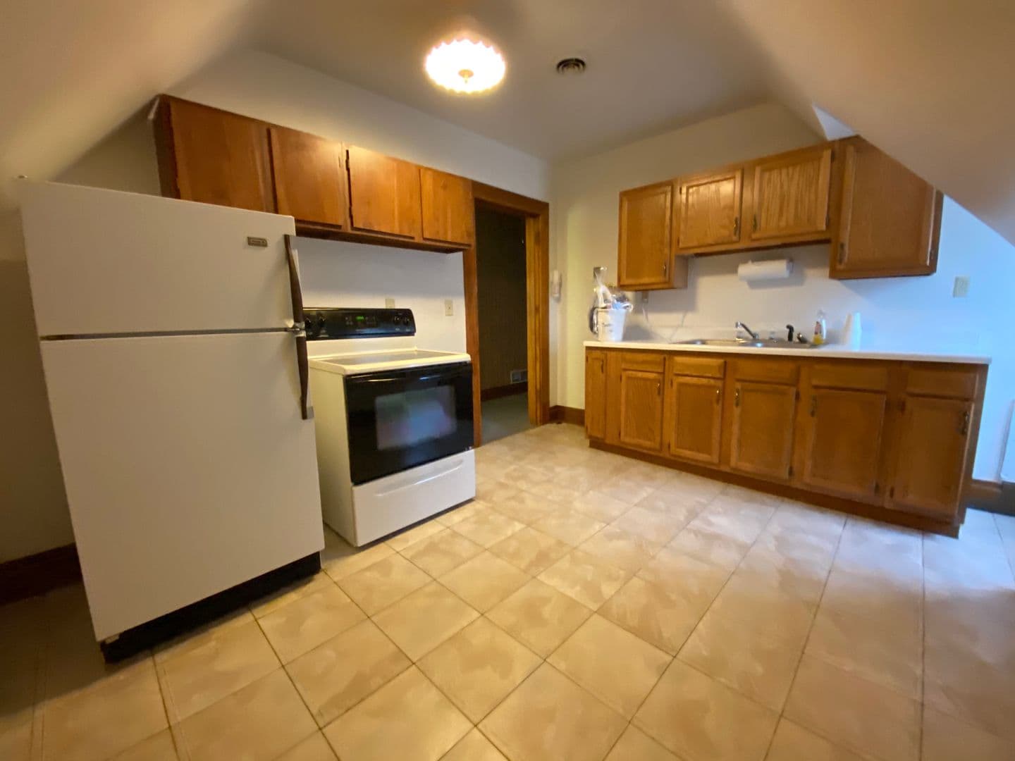 Washington Apartment: 598 East Maiden St.
