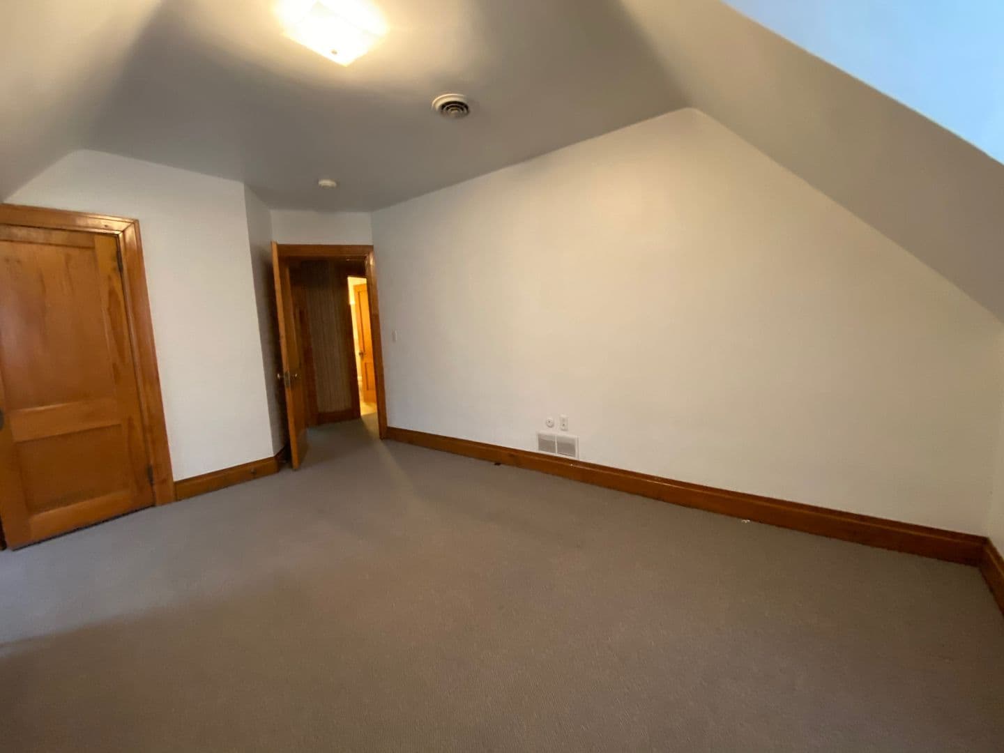 Washington Apartment: 598 East Maiden St.