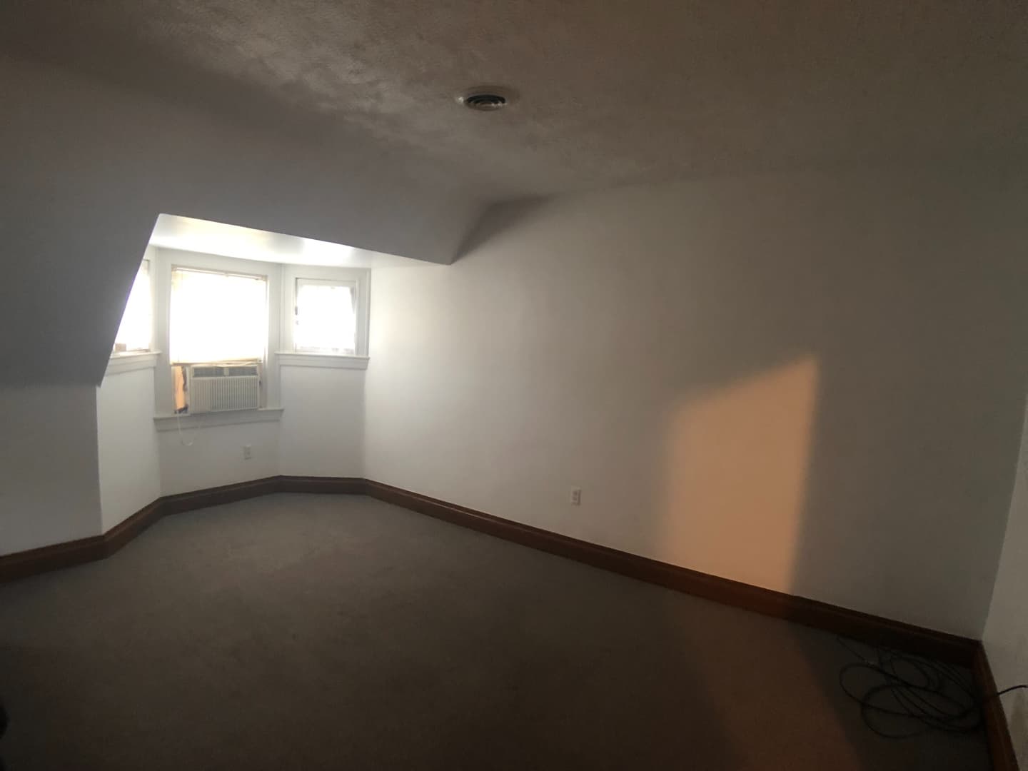 Washington Apartment: 598 East Maiden St.