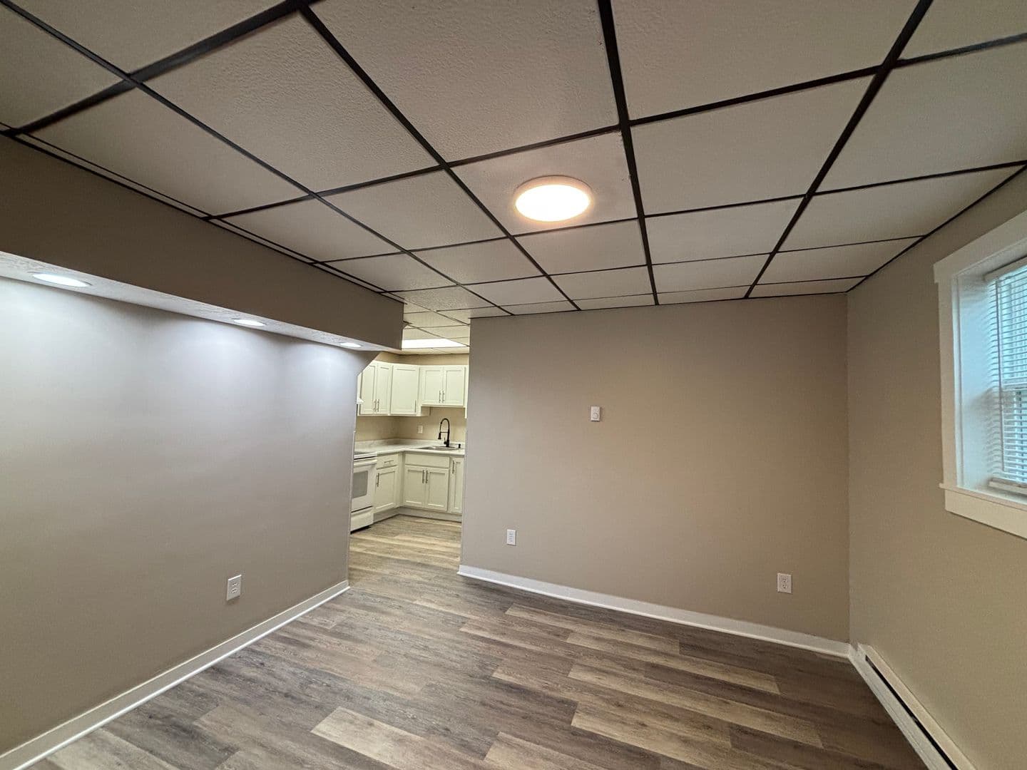 Washington Apartment: 562 - 564 East Maiden St.