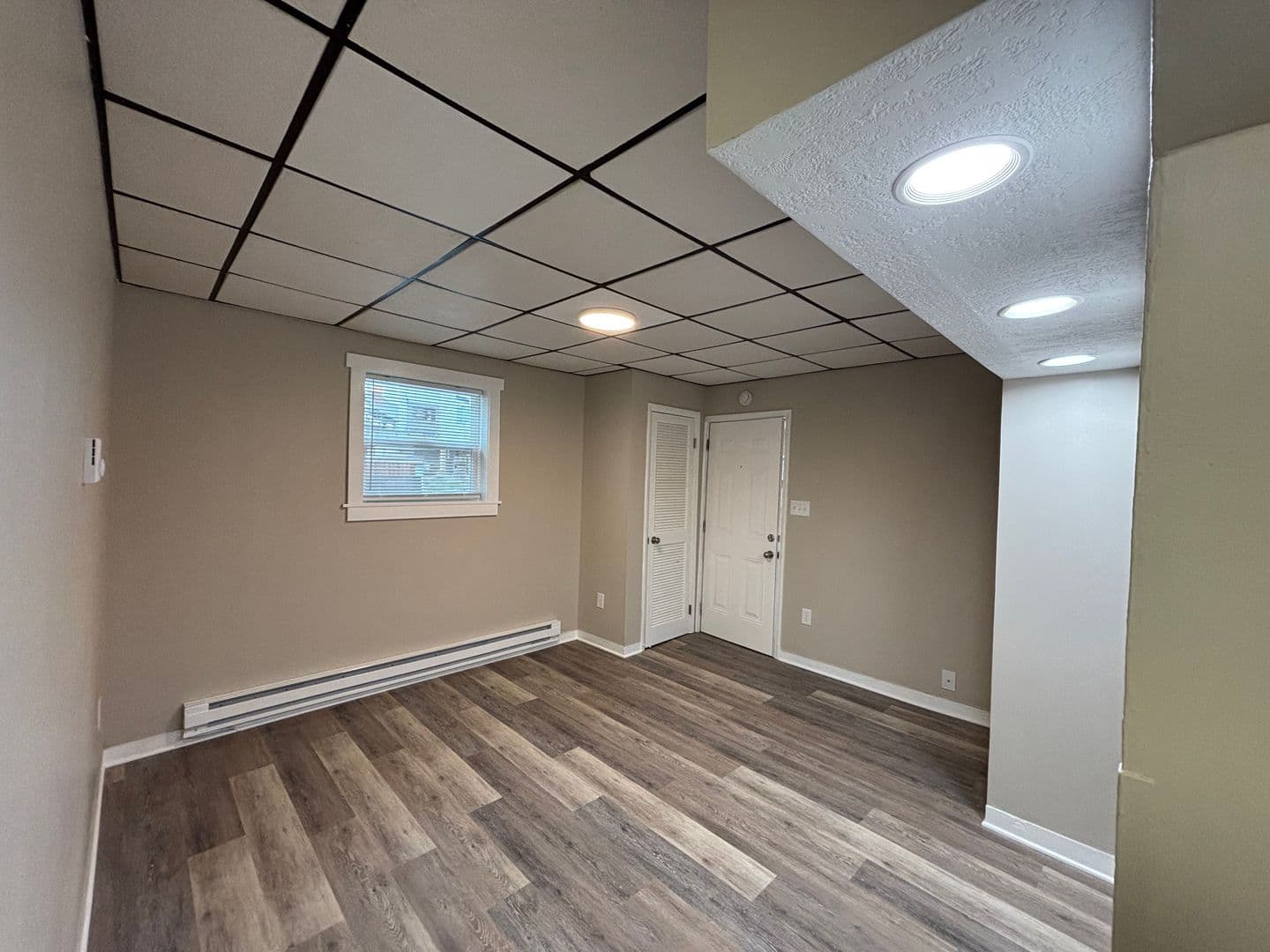 Washington Apartment: 562 - 564 East Maiden St.