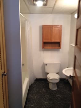 Washington Apartment: 562 - 564 East Maiden St.