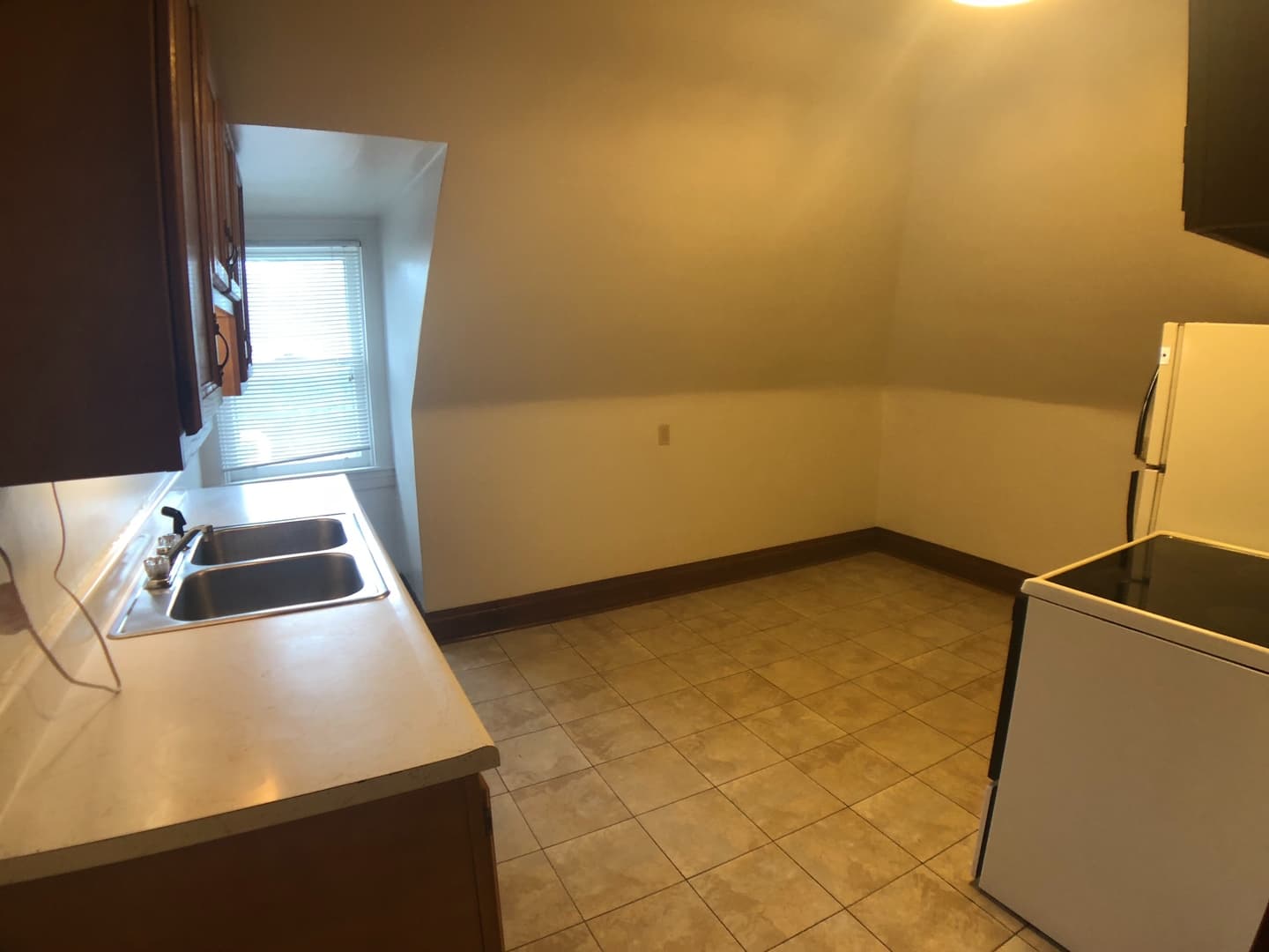 Washington Apartment: 598 East Maiden St.