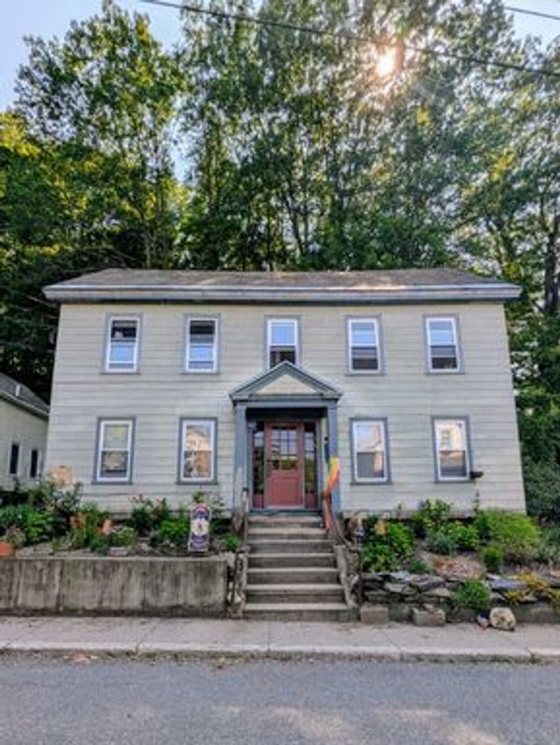 Brattleboro Apartment: 21 Clark St 21CL
