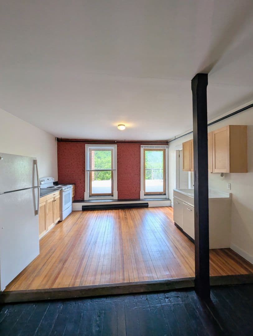 Brattleboro Apartment: 79-93 Main St 79-93M