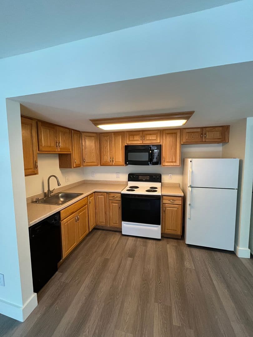 Milwaukee Apartment: 7290 W Dean Rd