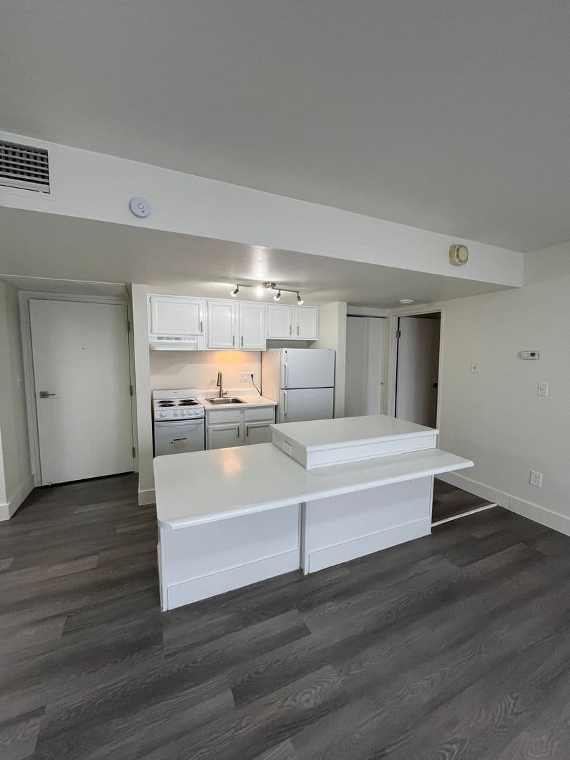 Milwaukee Apartment: 7290 W Dean Rd