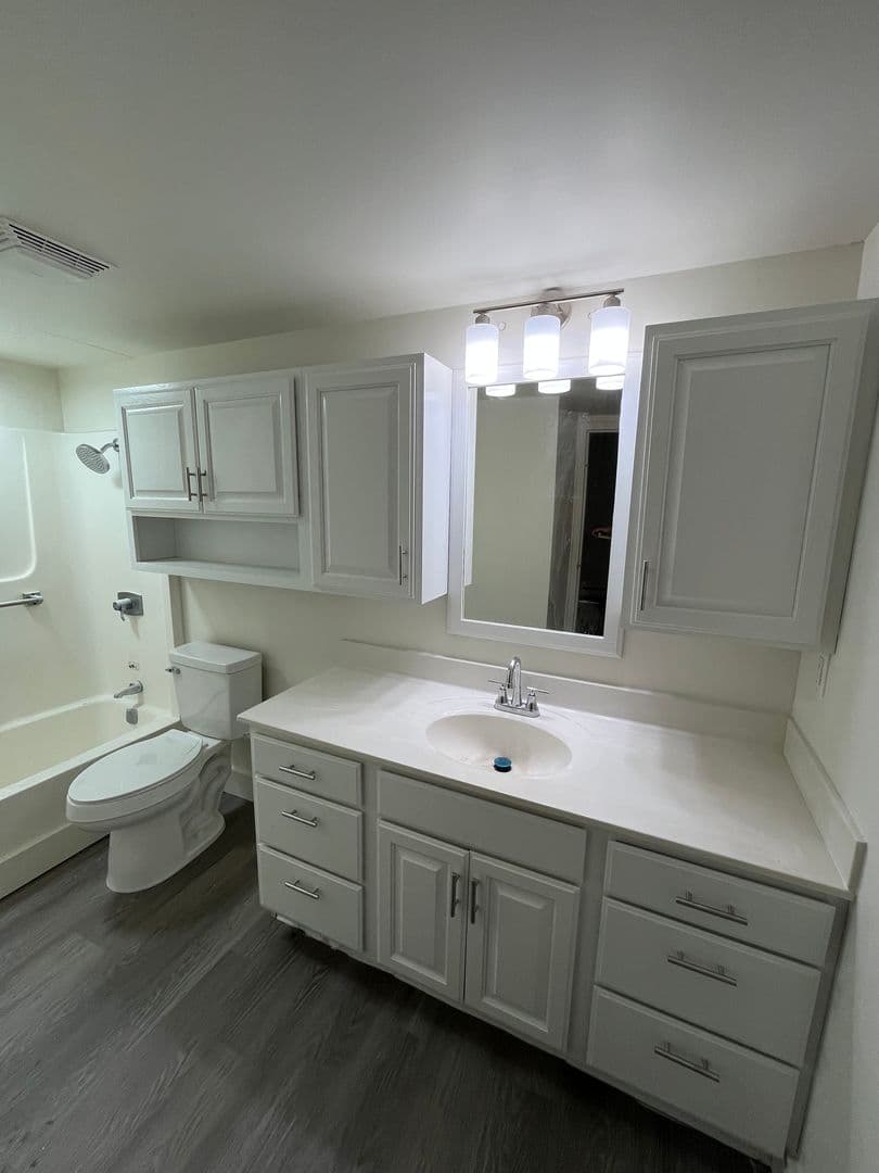 Milwaukee Apartment: 7290 W Dean Rd